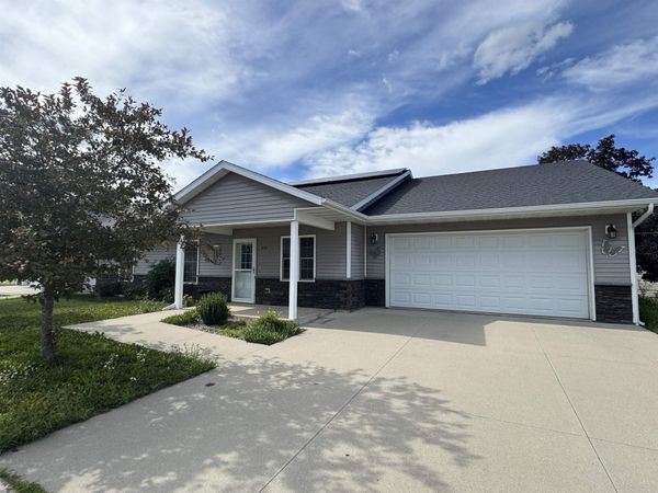 813 Parkside Lane, Charles City, IA 50616