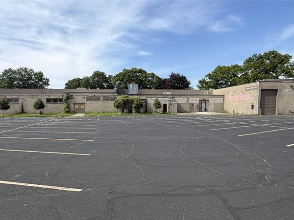 850 Ladd Road , Commerce Twp, MI 48390