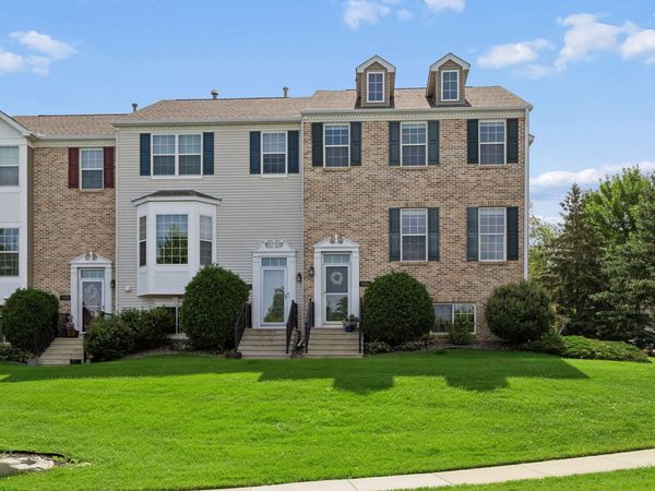 9993 Pincherry Lane, Eden Prairie, MN 55347