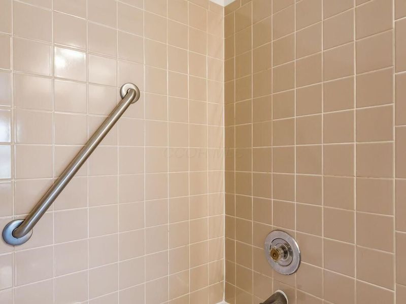 5831 Locbury Lane , Unit R, Dublin, OH 43016 Photo 23