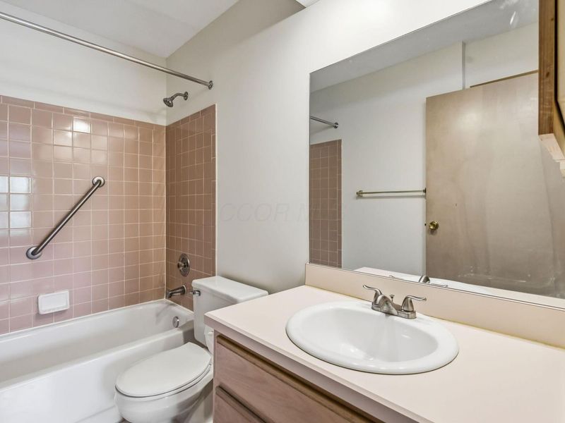 5831 Locbury Lane , Unit R, Dublin, OH 43016 Photo 27