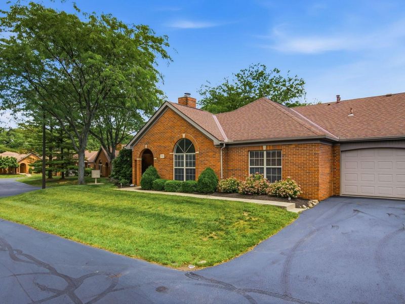 5831 Locbury Lane , Unit R, Dublin, OH 43016 Photo 3