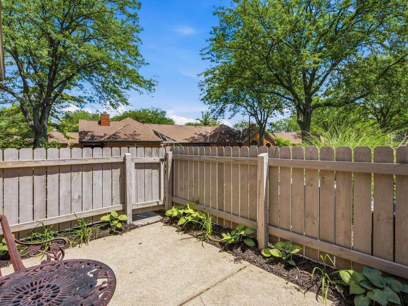 5831 Locbury Lane , Unit R, Dublin, OH 43016 Photo 32