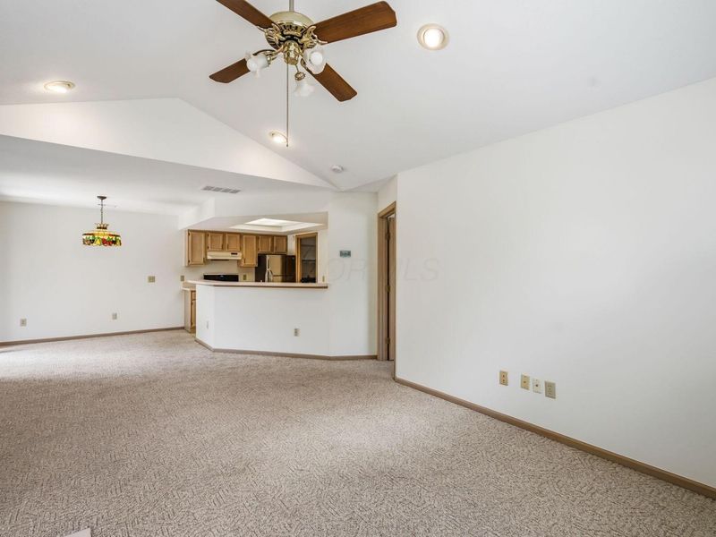 5831 Locbury Lane , Unit R, Dublin, OH 43016 Photo 9