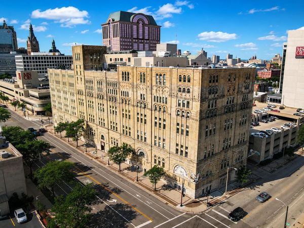 270 E Highland AVENUE, Unit 916, Milwaukee, WI 53202
