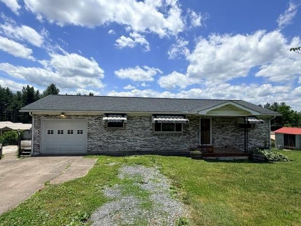 274 Reading St., MAC ARTHUR, WV 25873