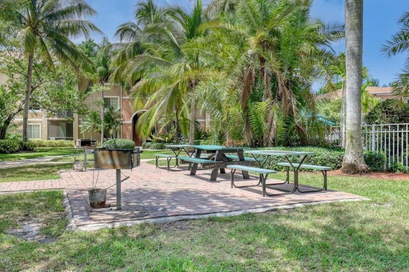6533 Emerald Dunes Drive, Unit 304, West Palm Beach, FL 33411 Photo