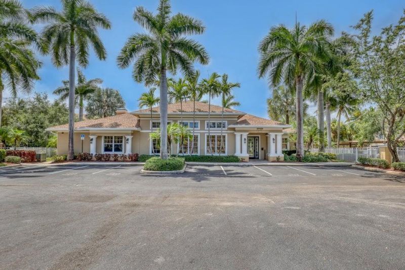 6533 Emerald Dunes Drive, Unit 304, West Palm Beach, FL 33411 Photo
