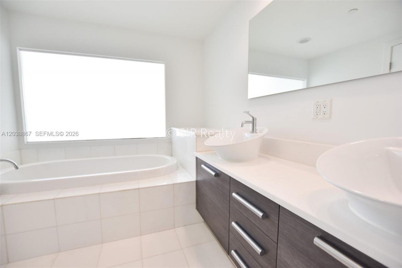 2950 NE 188th St, Unit 336, Aventura, FL 33180 Photo