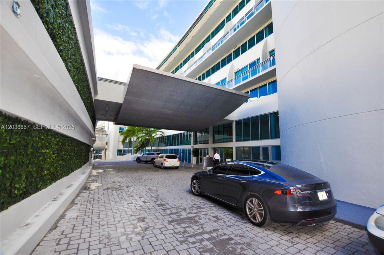 2950 NE 188th St, Unit 336, Aventura, FL 33180 Photo