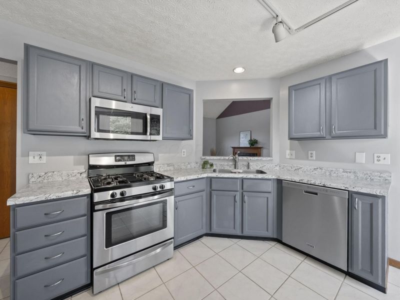 7450 Oakmeadows Drive, Columbus, OH 43085 Photo 16