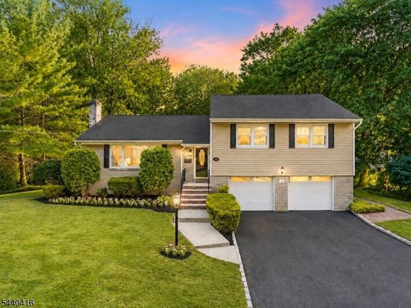 42 Sherwood Dr, New Providence, NJ 07974