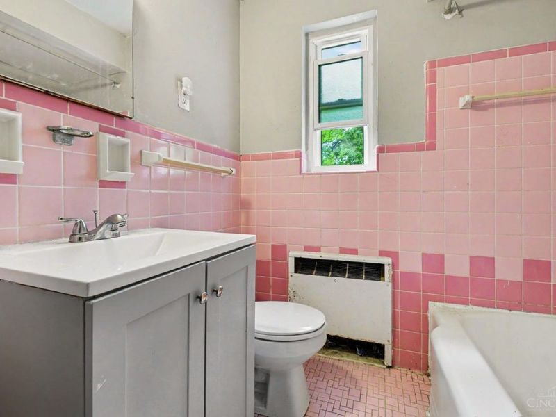 3926 E Gatewood Lane, Silverton, OH 45236 Photo 9