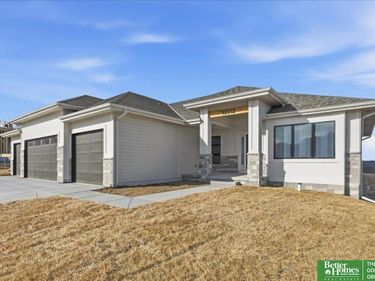 10019 Prospect Street, Papillion, NE 68046