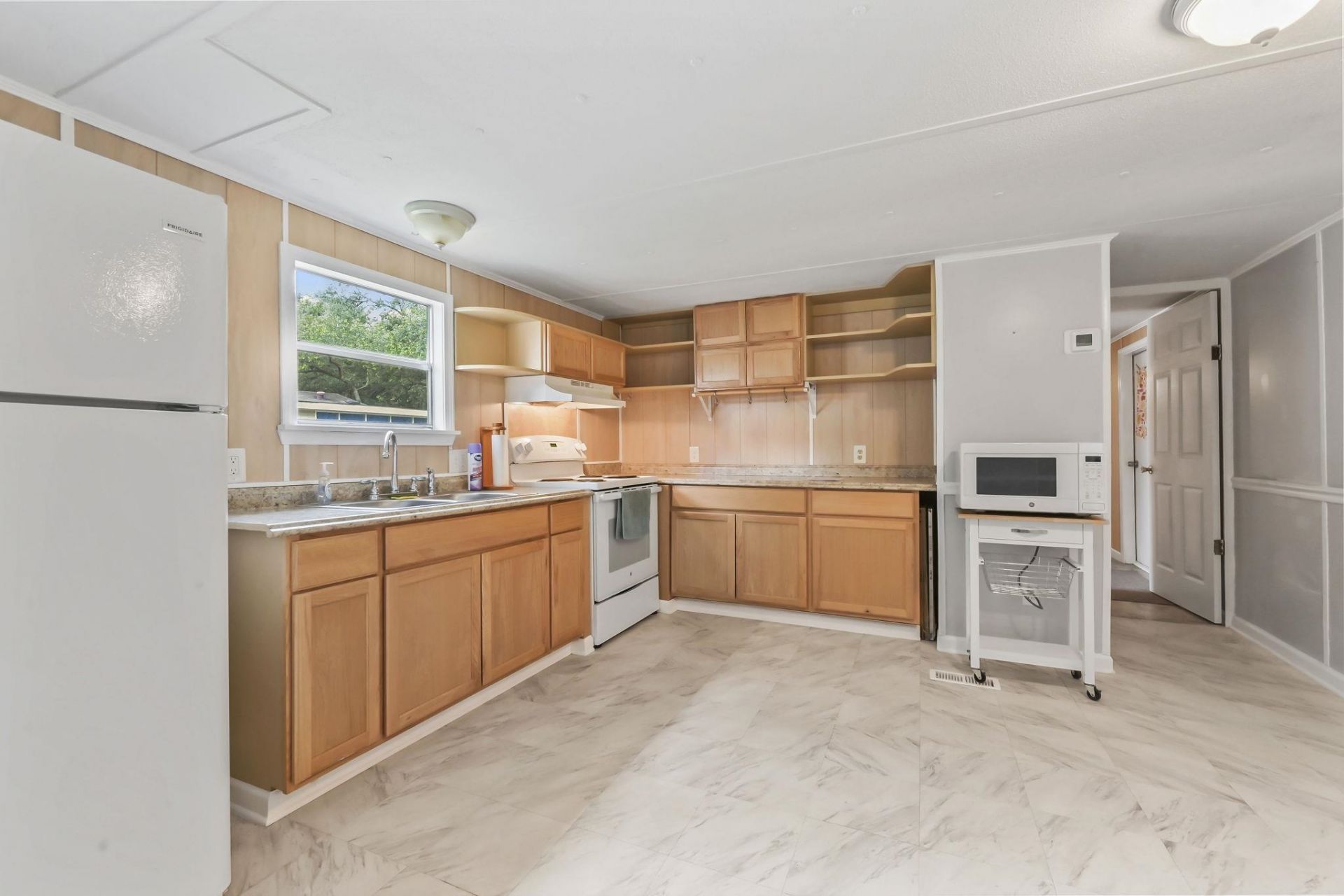 136 Crooked Island Circle Photo 7