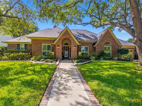702 Masters Drive , Victoria, TX 77904