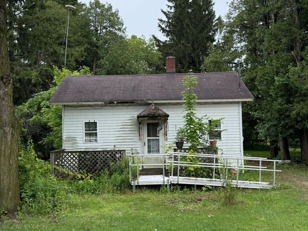 327 W Pine Street, Stanton, MI 48888
