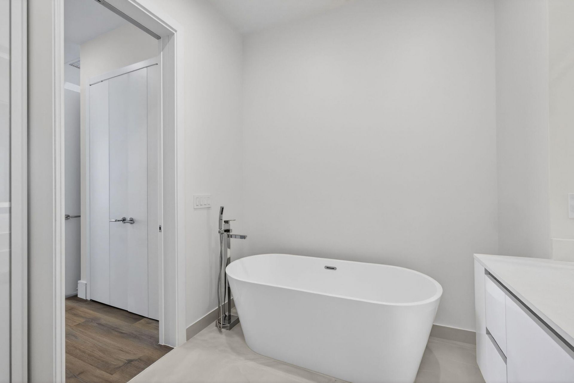 220 Lake Shore Drive, Unit 617, Lake Park, FL 33403 Photo