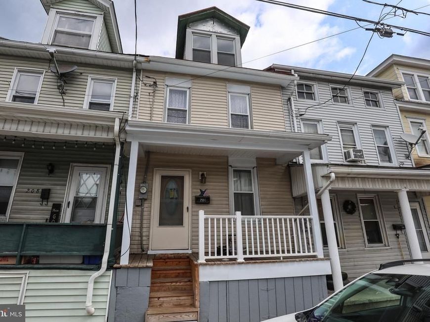 206 W Main Street, Tremont, PA 17981 Main Photo