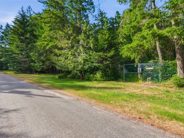 7921 Swanson View Dr, Pender Island, BC V0N 2M2