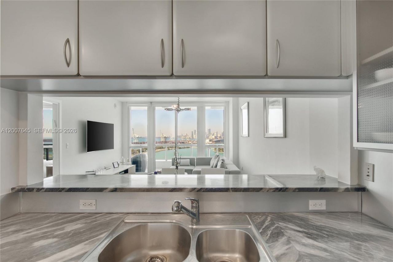 540 West Ave, Unit 2112, Miami Beach, FL 33139 Photo