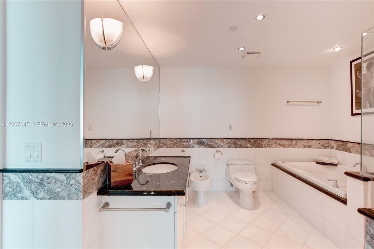 540 West Ave, Unit 2112, Miami Beach, FL 33139 Photo