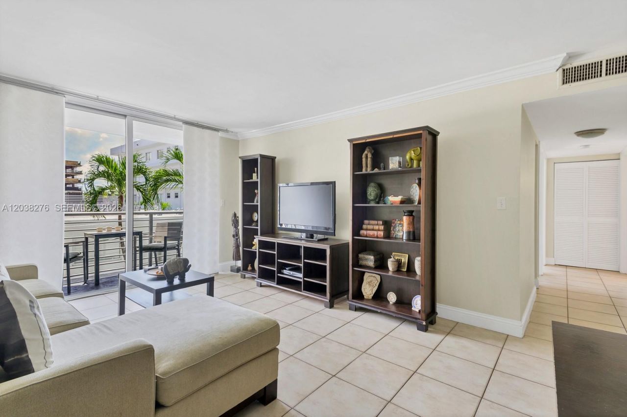 1605 Bay Rd , Unit 308, Miami Beach, FL 33139 Photo