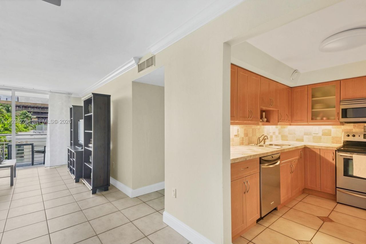 1605 Bay Rd , Unit 308, Miami Beach, FL 33139 Photo