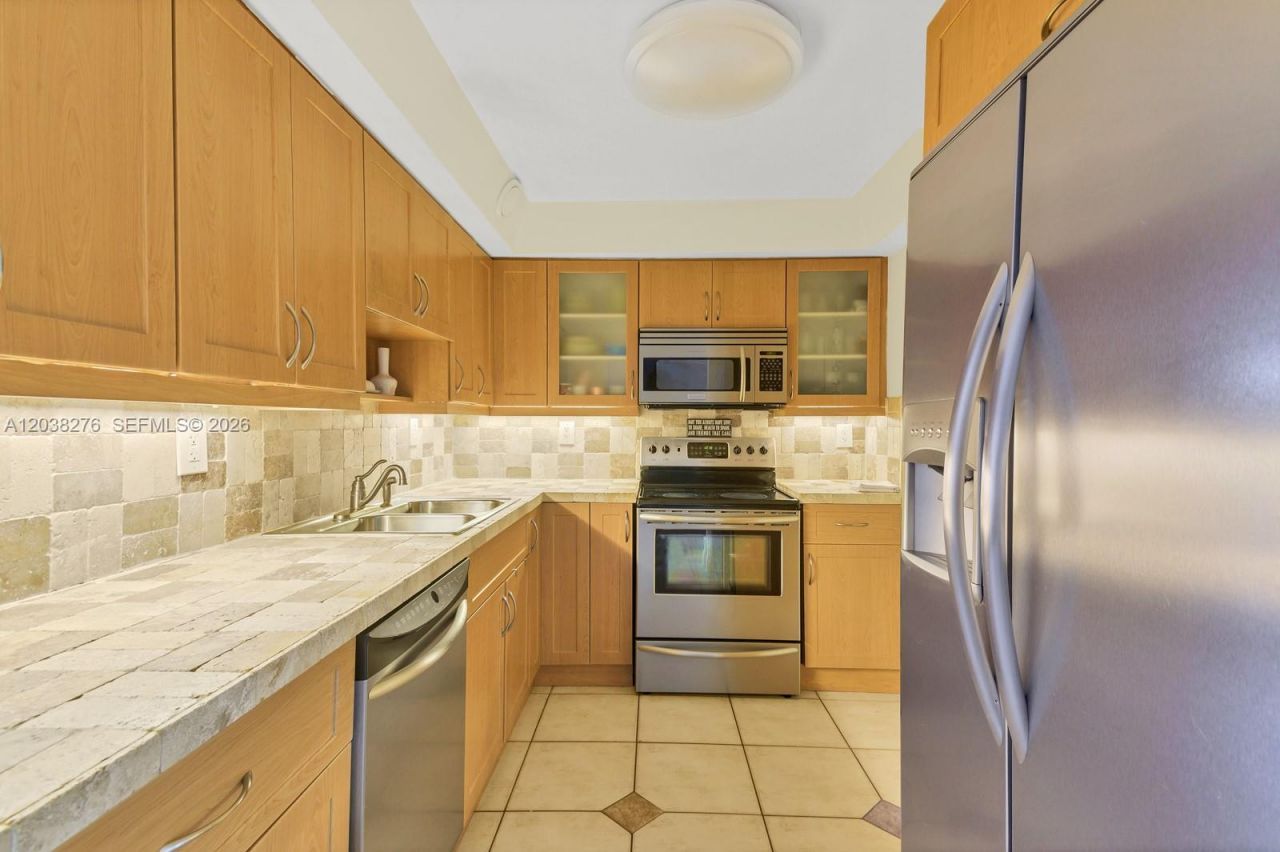 1605 Bay Rd , Unit 308, Miami Beach, FL 33139 Photo