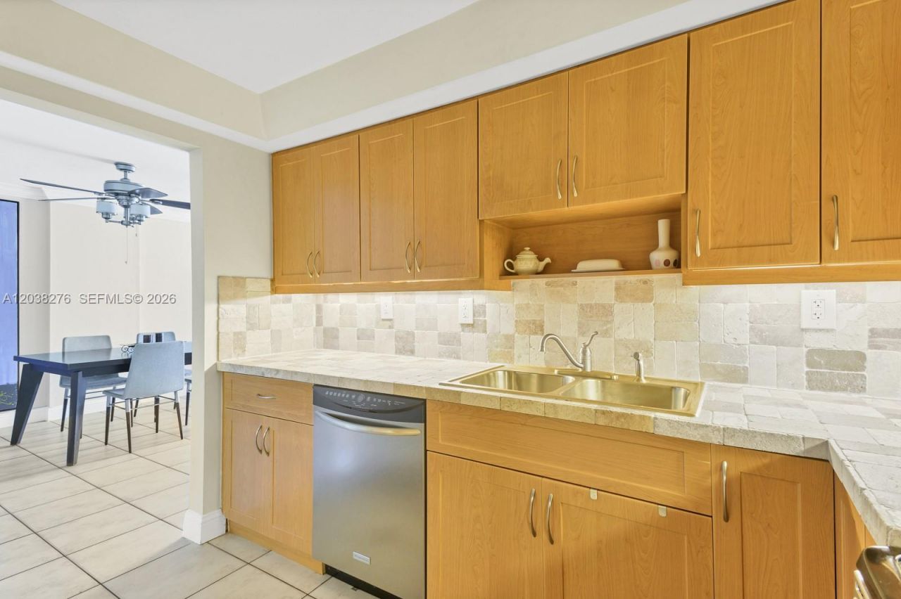 1605 Bay Rd , Unit 308, Miami Beach, FL 33139 Photo