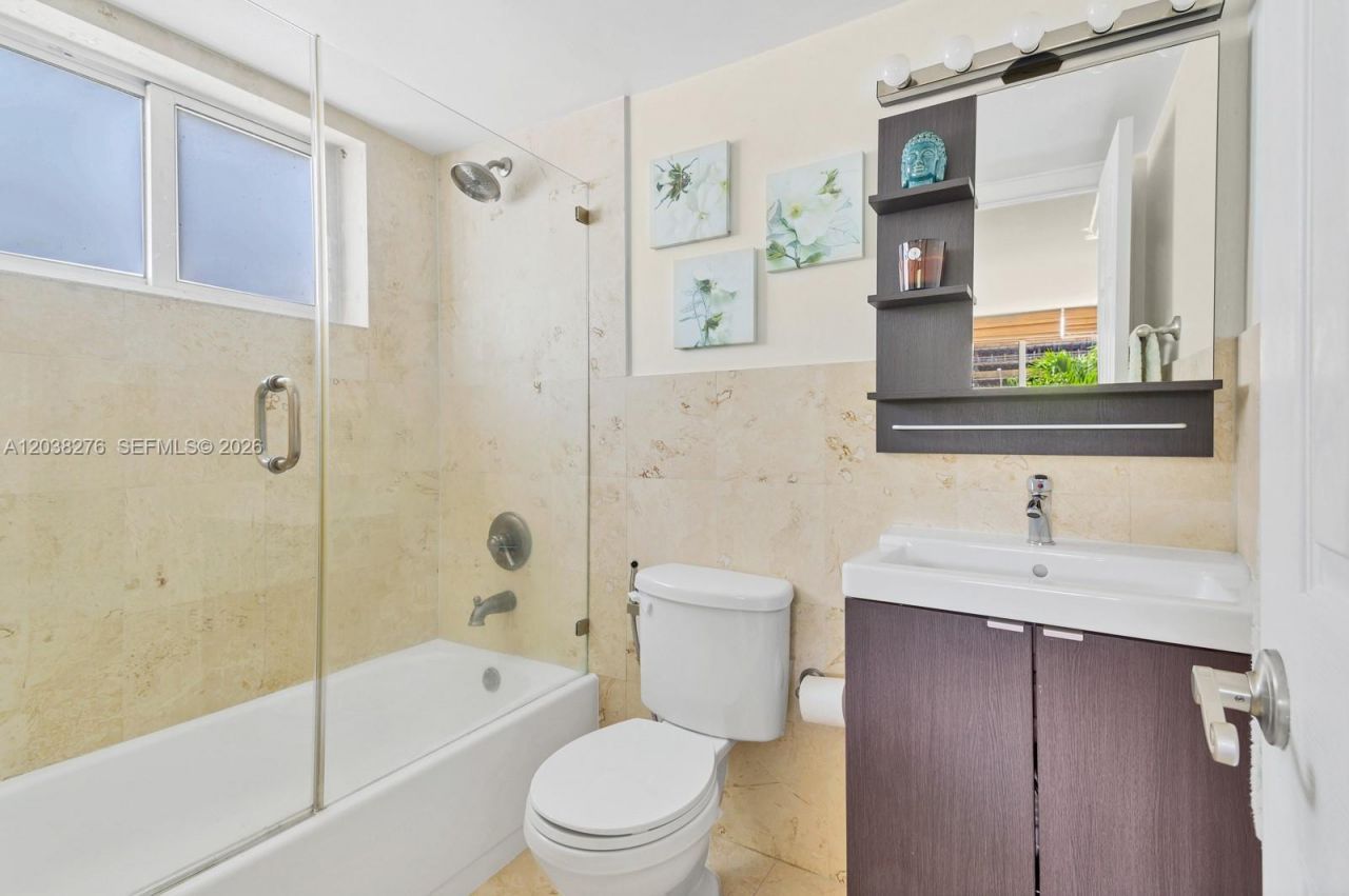 1605 Bay Rd , Unit 308, Miami Beach, FL 33139 Photo