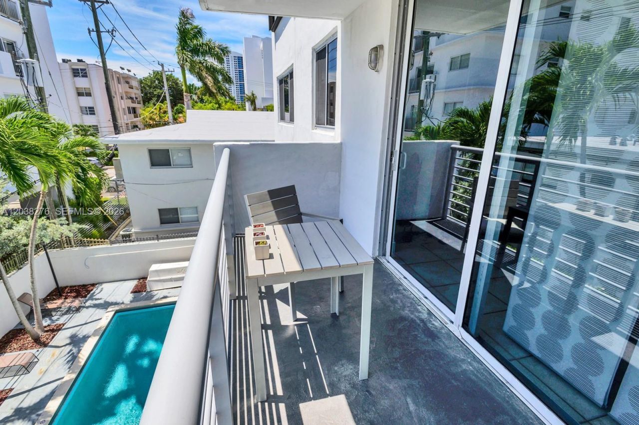 1605 Bay Rd , Unit 308, Miami Beach, FL 33139 Photo