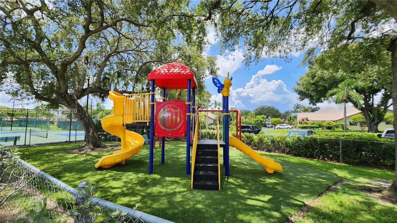 11425 SW 87th Ter, Miami, FL 33173 Photo