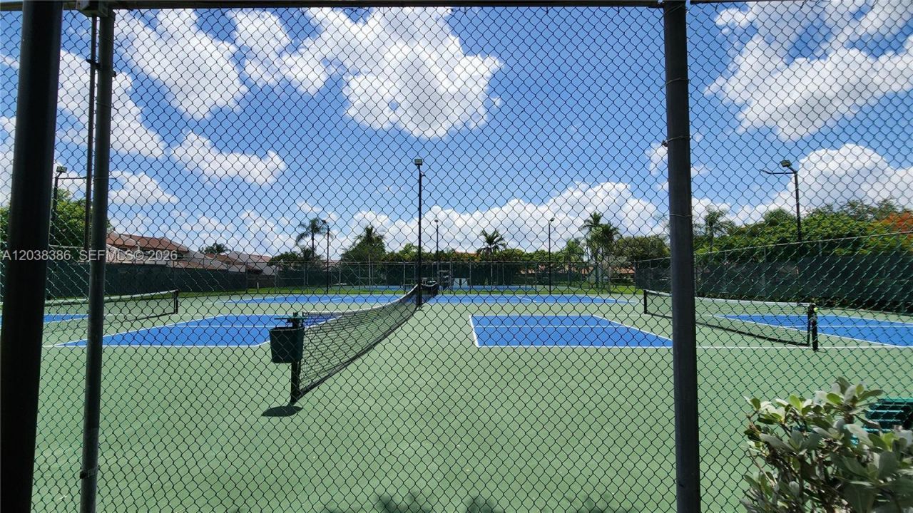 11425 SW 87th Ter, Miami, FL 33173 Photo