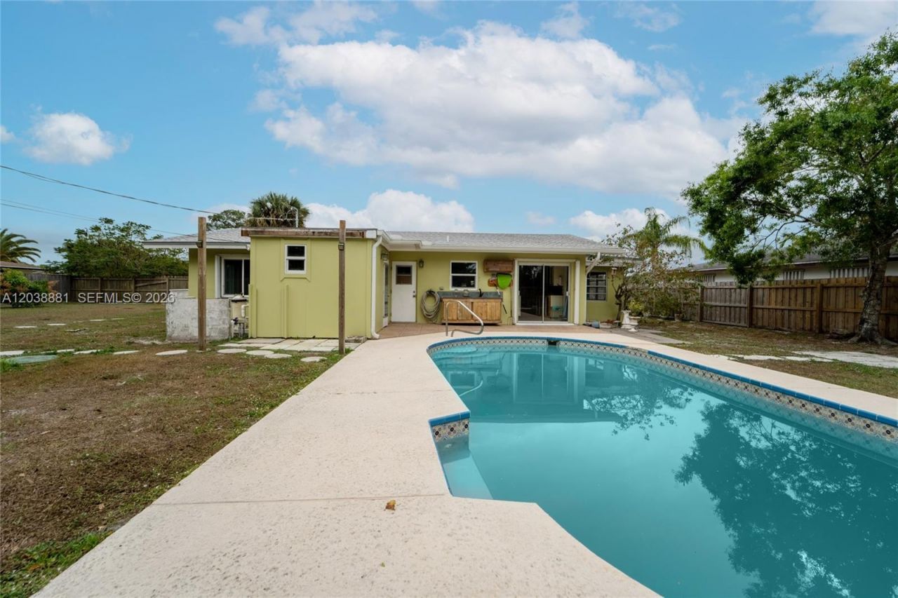 607 N Coconut Ave N , Unit 607, Port Saint Lucie, FL 34952 Photo