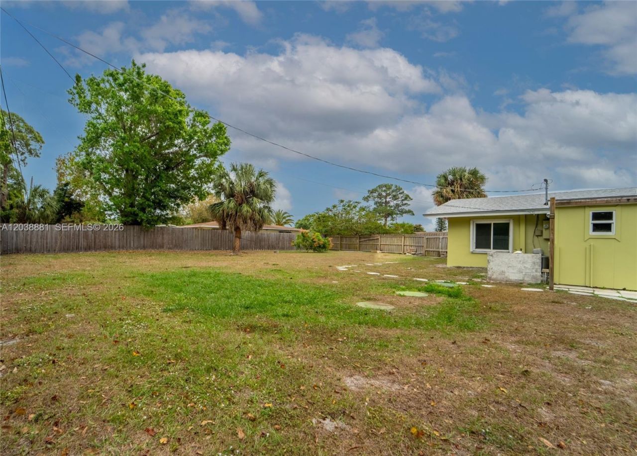 607 N Coconut Ave N , Unit 607, Port Saint Lucie, FL 34952 Photo