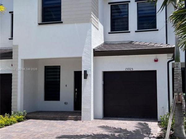 15925 SW SW 2 PL , Pembroke Pines, FL 33027