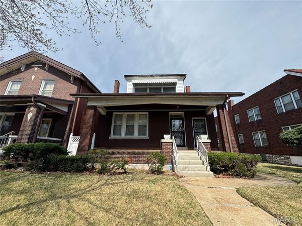 5381 Queens Avenue , St Louis, MO 63115