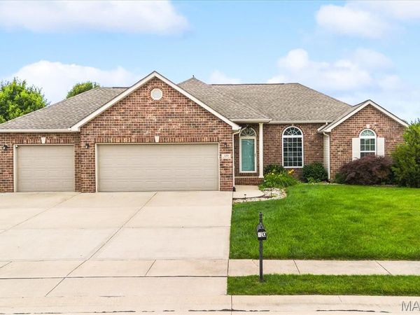 320 Aberdeen Drive, Glen Carbon, IL 62034