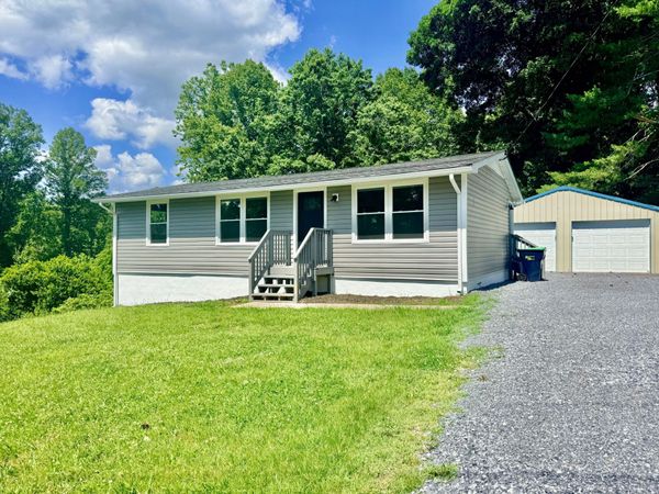 121 Irene DR , Vinton, VA 24179