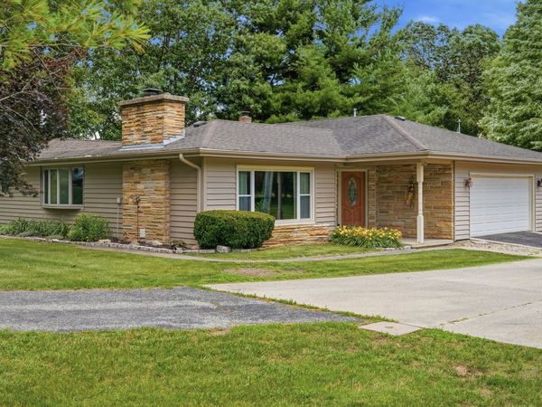 1952 Larod Drive, Dixon, IL 61021