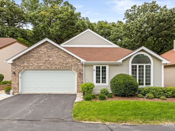 17 White Oak Lane , Elgin, IL 60123