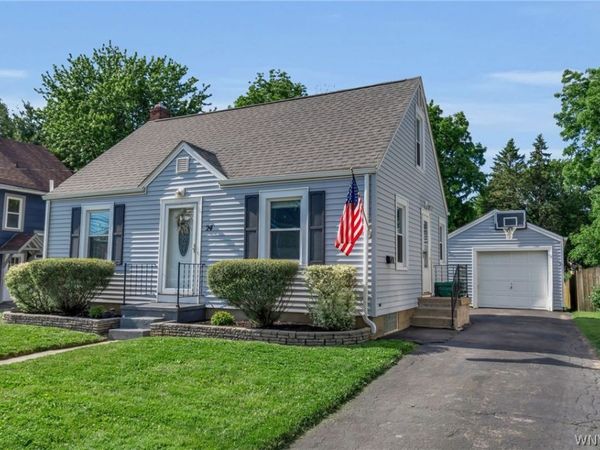 24 Beverly Place , Hamburg, NY 14075