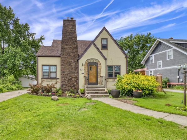 331 Willow Street E, Detroit Lakes, MN 56501