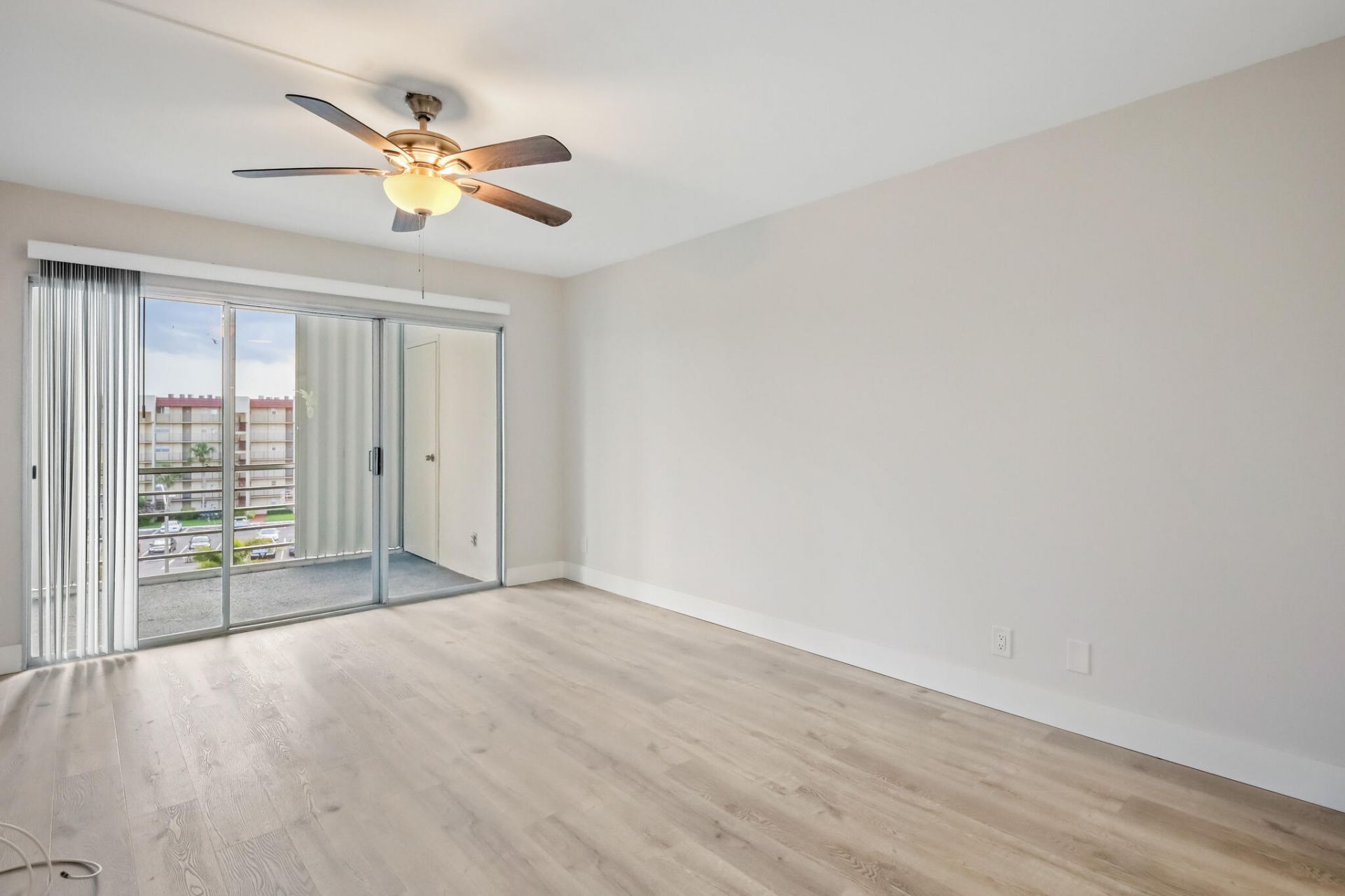3590 Via Poinciana, Unit 501, Lake Worth, FL 33467 Photo