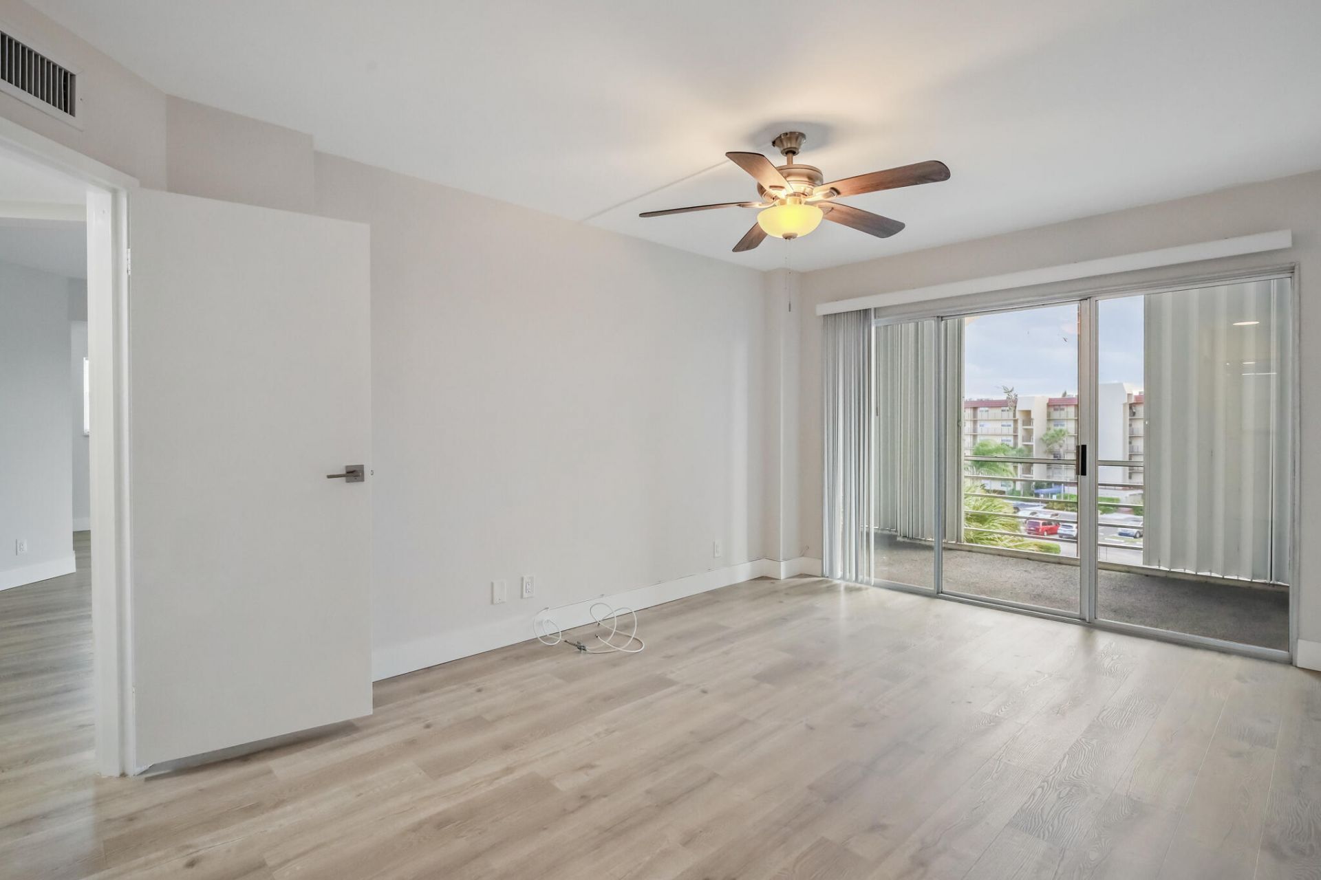 3590 Via Poinciana, Unit 501, Lake Worth, FL 33467 Photo