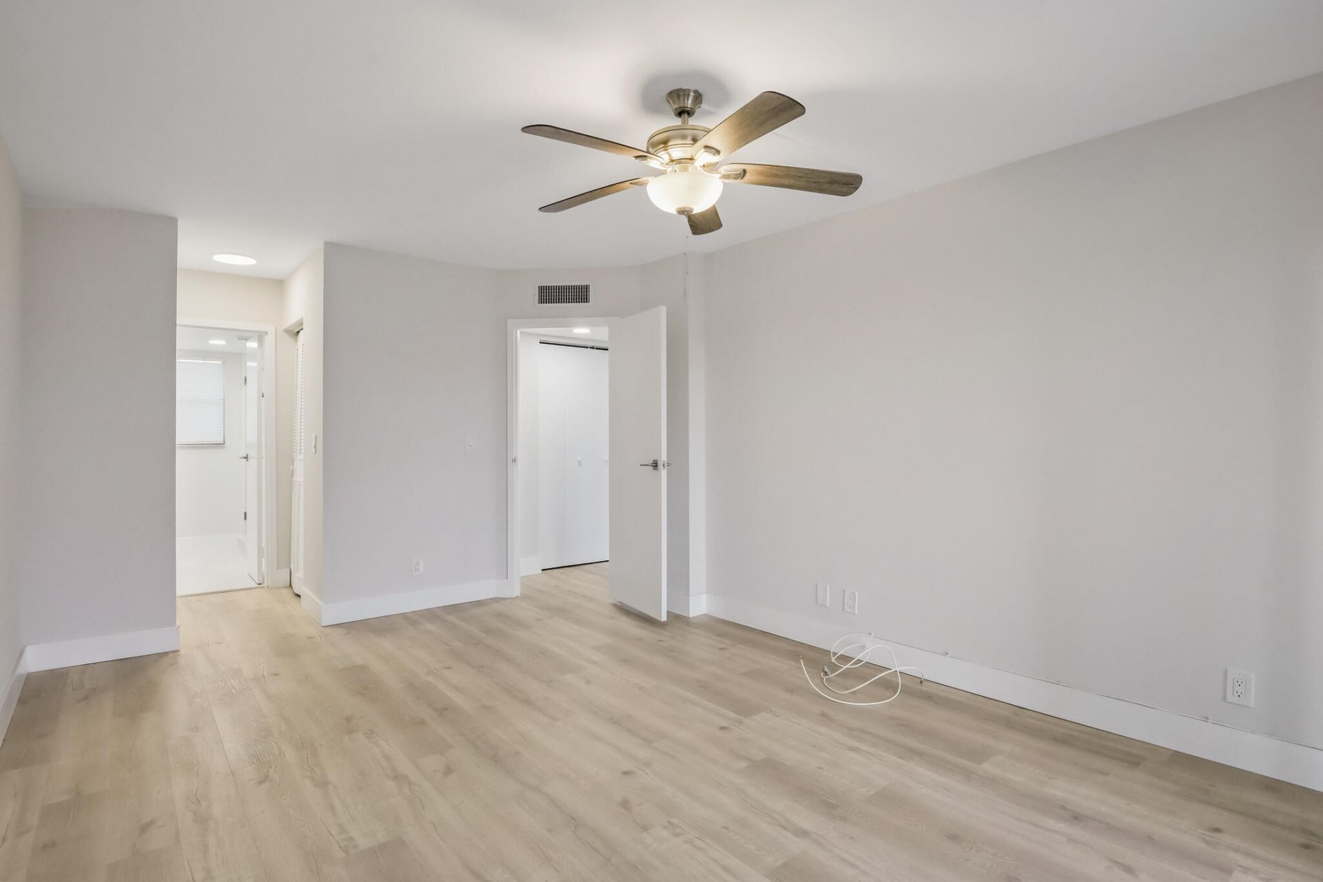 3590 Via Poinciana, Unit 501, Lake Worth, FL 33467 Photo