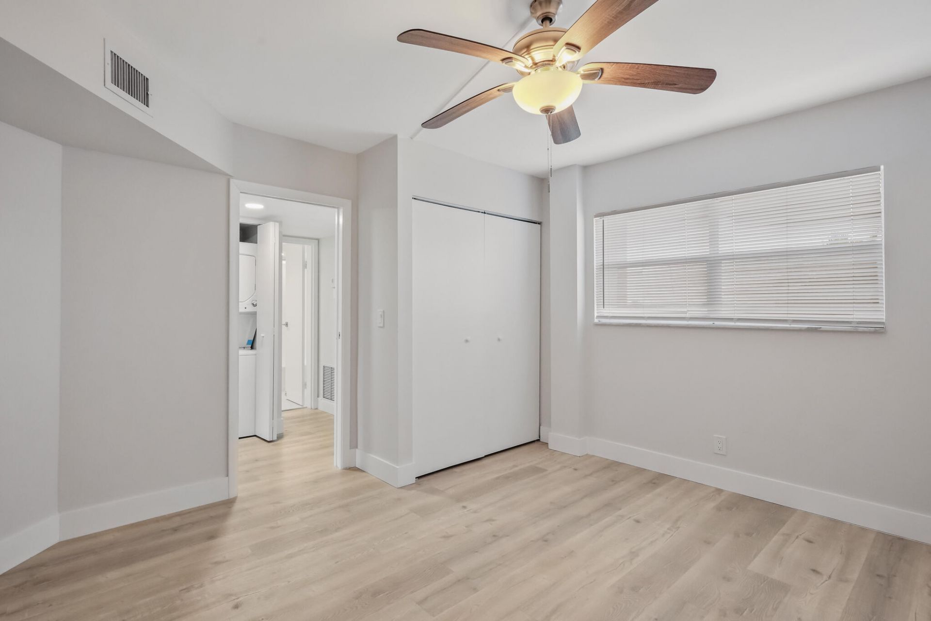 3590 Via Poinciana, Unit 501, Lake Worth, FL 33467 Photo