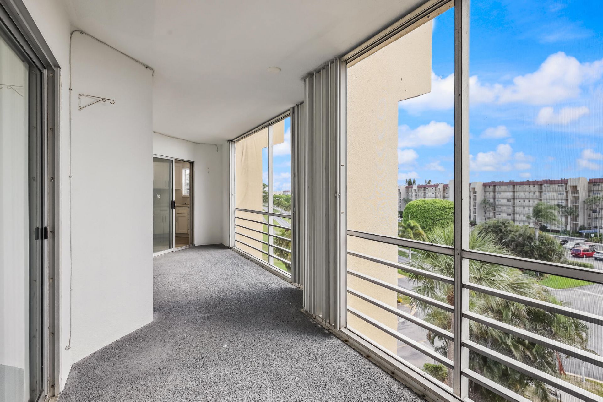 3590 Via Poinciana, Unit 501, Lake Worth, FL 33467 Photo