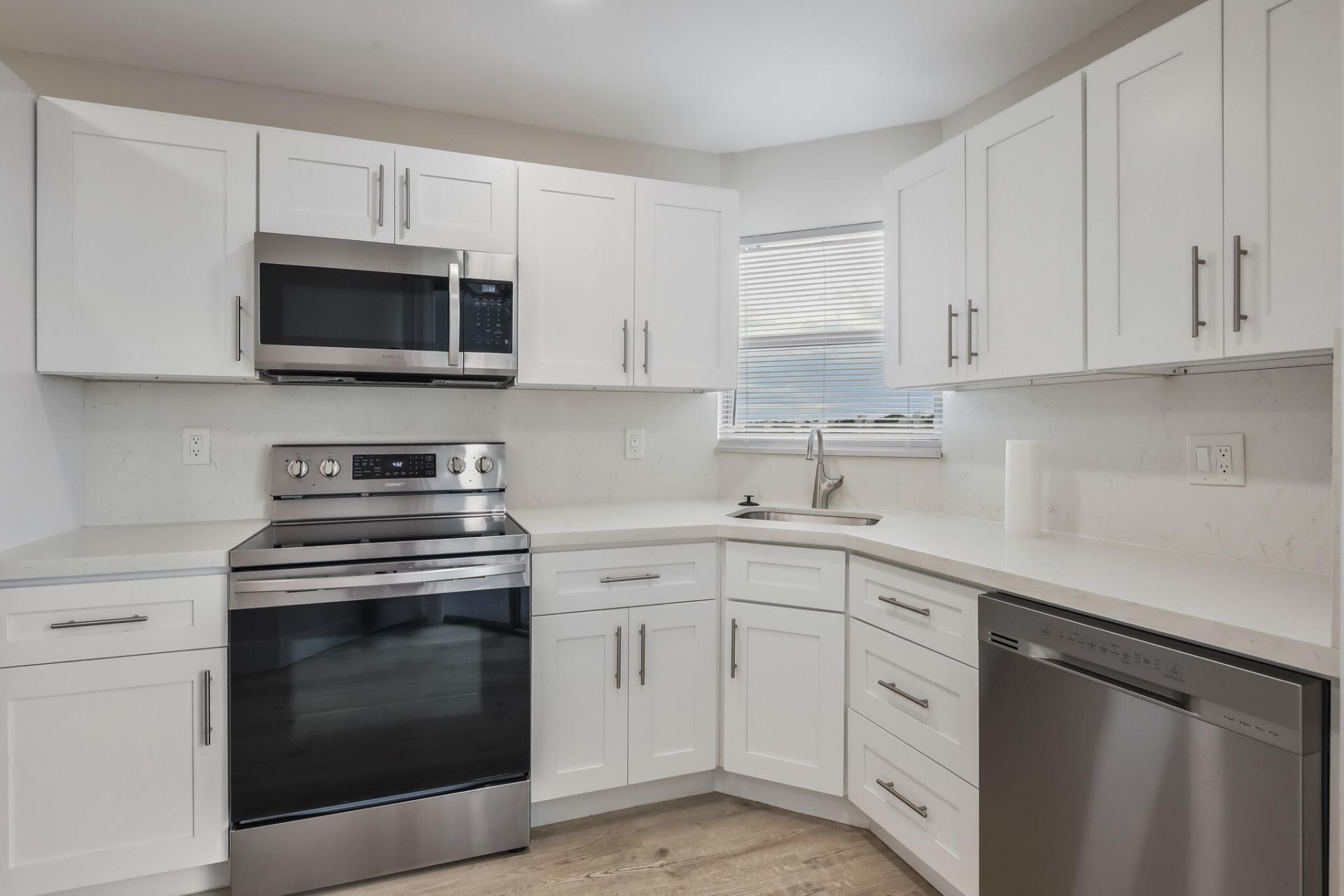 3590 Via Poinciana, Unit 501, Lake Worth, FL 33467 Photo
